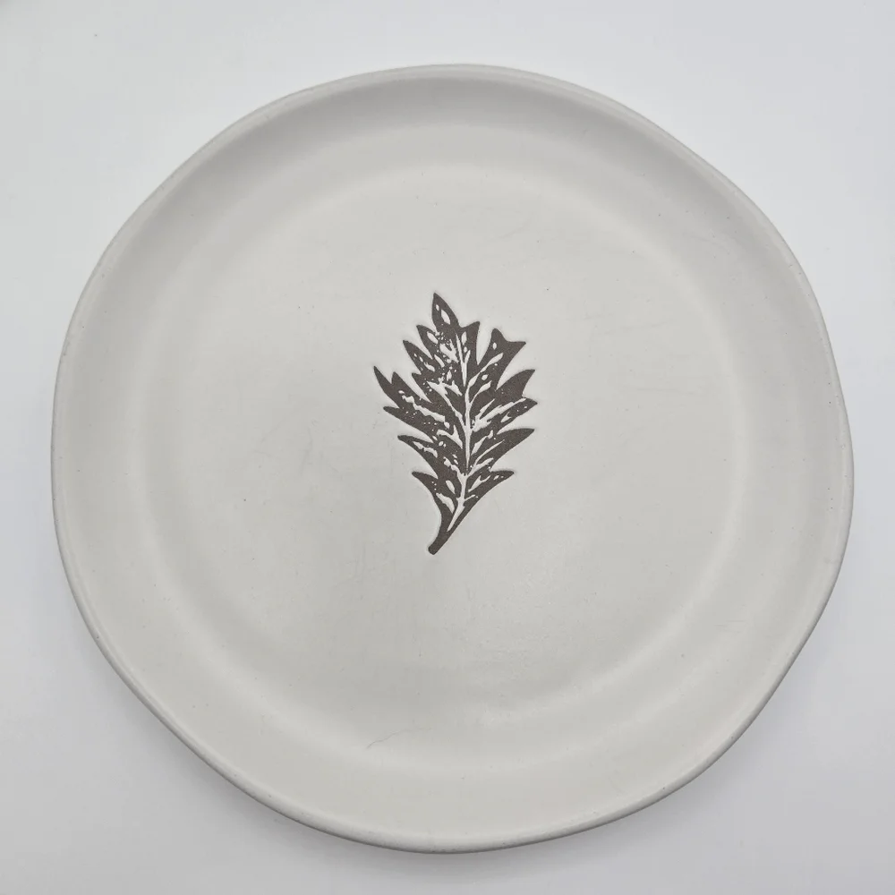Bee & Willow Set Of 4 White Leaf Print Dessert Appetizer Salad Stoneware Plates